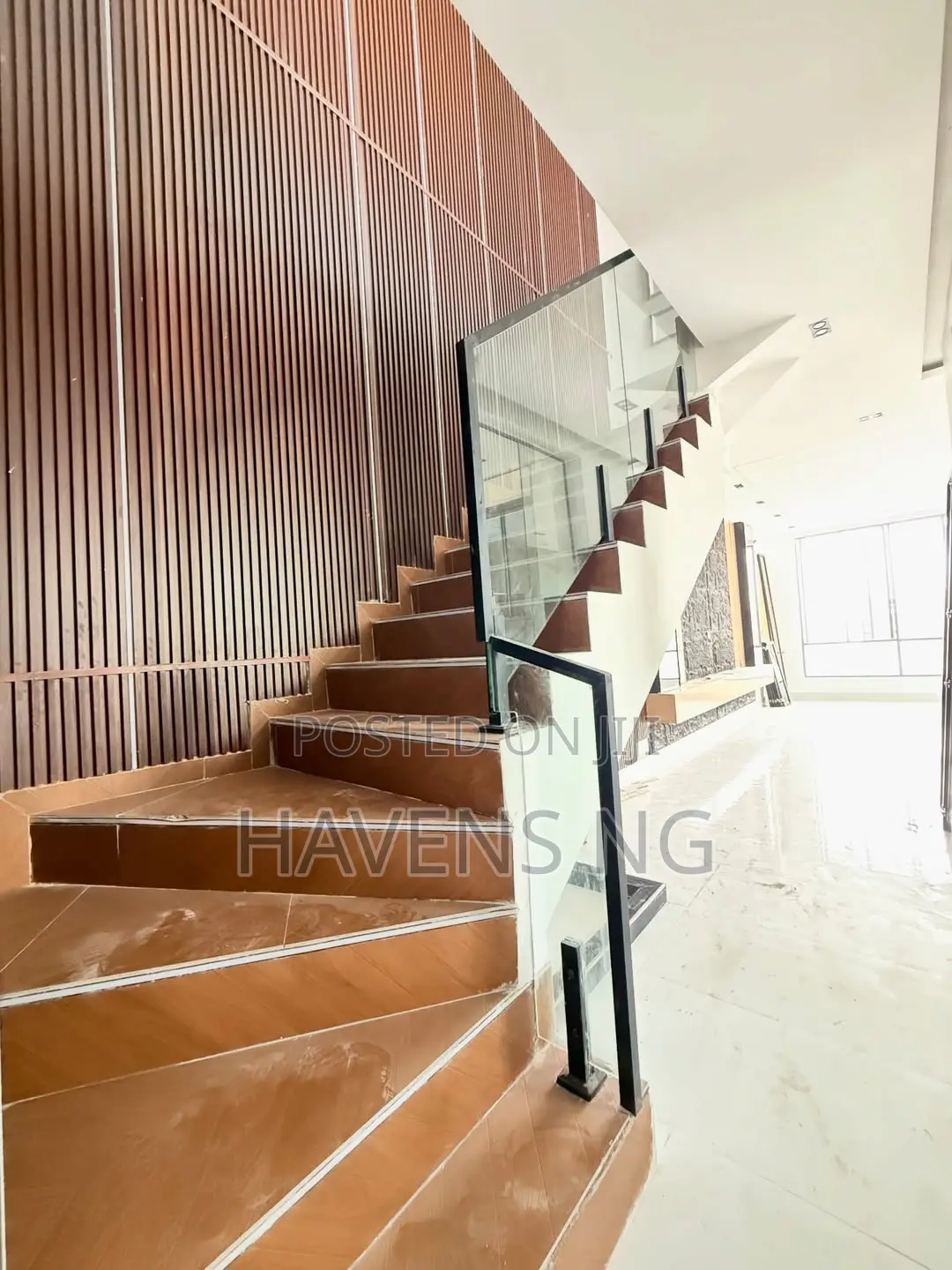 4bdrm Duplex in Chevron for sale in Chevron
