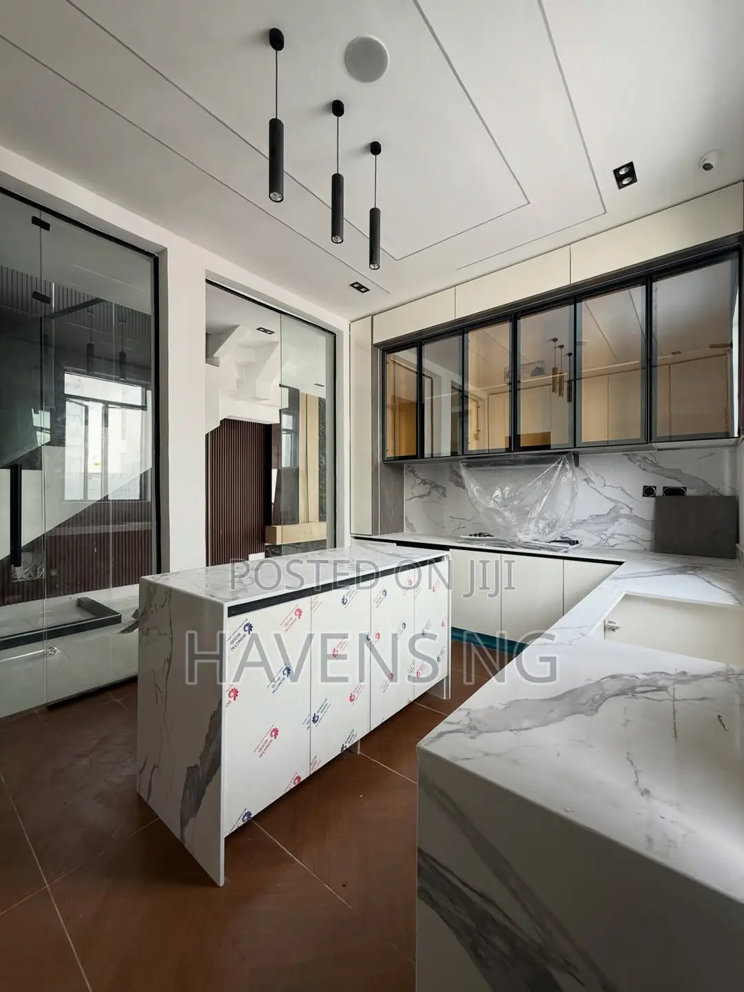 4bdrm Duplex in Chevron for sale in Chevron