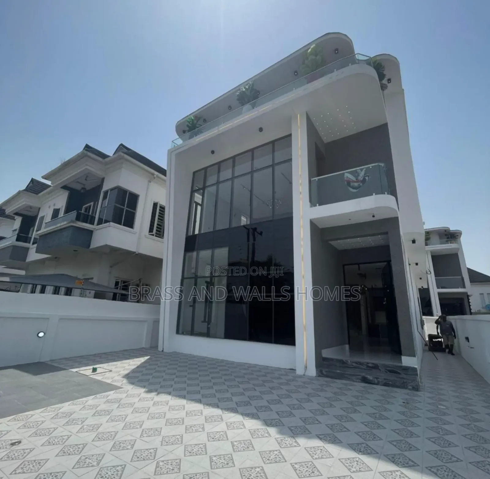 Furnished 5bdrm Duplex in Chevron for sale in Chevron