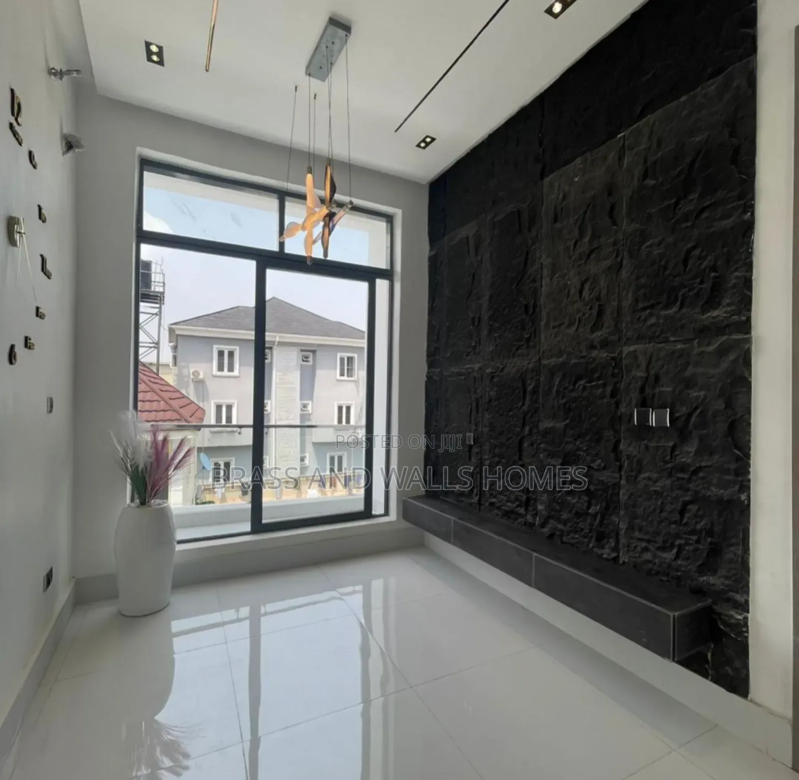 Furnished 5bdrm Duplex in Chevron for sale in Chevron