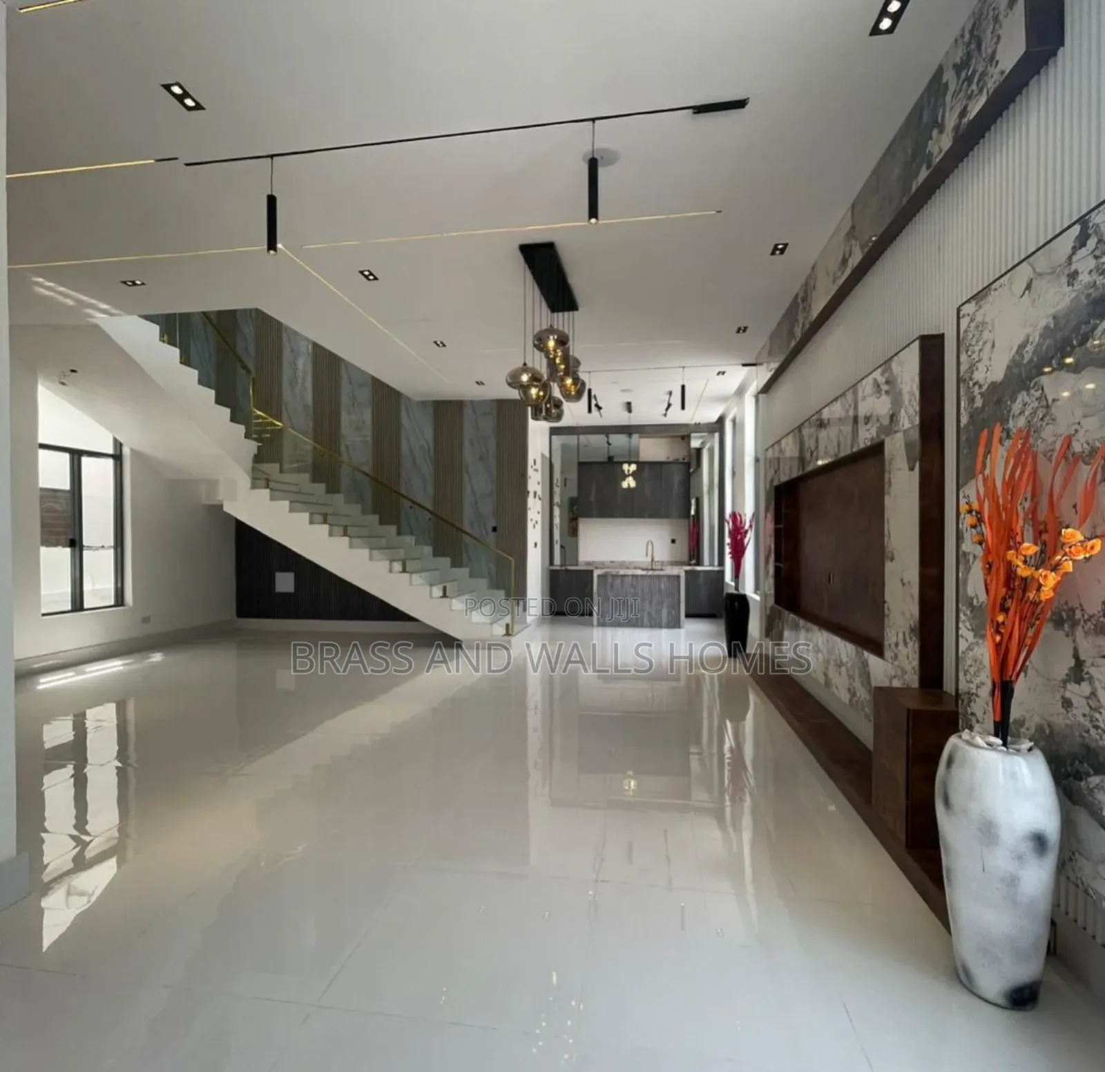Furnished 5bdrm Duplex in Chevron for sale in Chevron