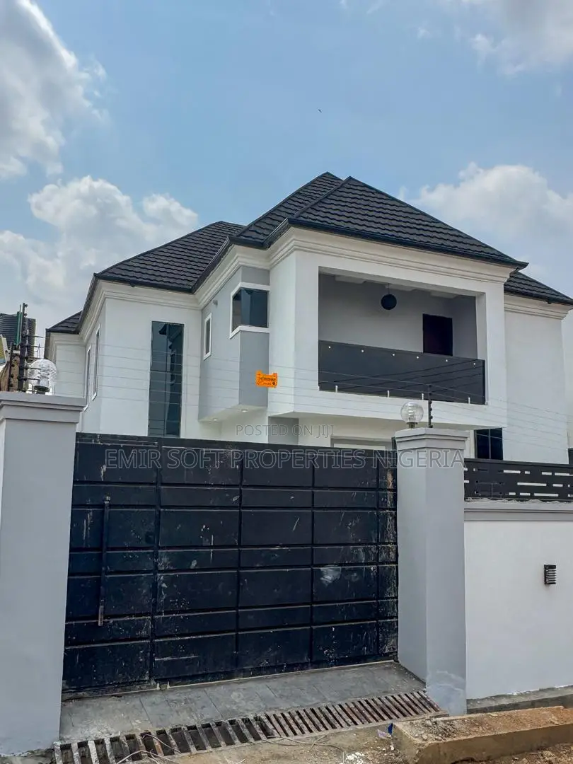 4bdrm Duplex in Zoe, Oluyole Estate for sale in Oluyole Estate