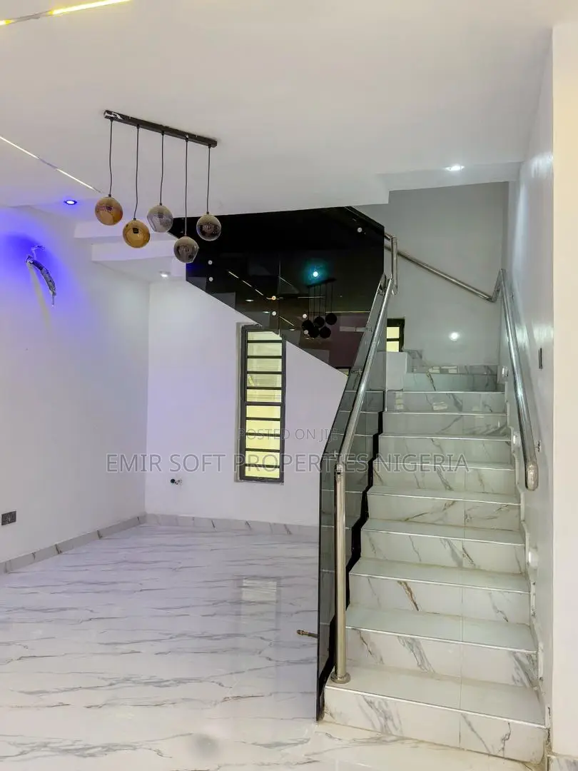 4bdrm Duplex in Zoe, Oluyole Estate for sale in Oluyole Estate