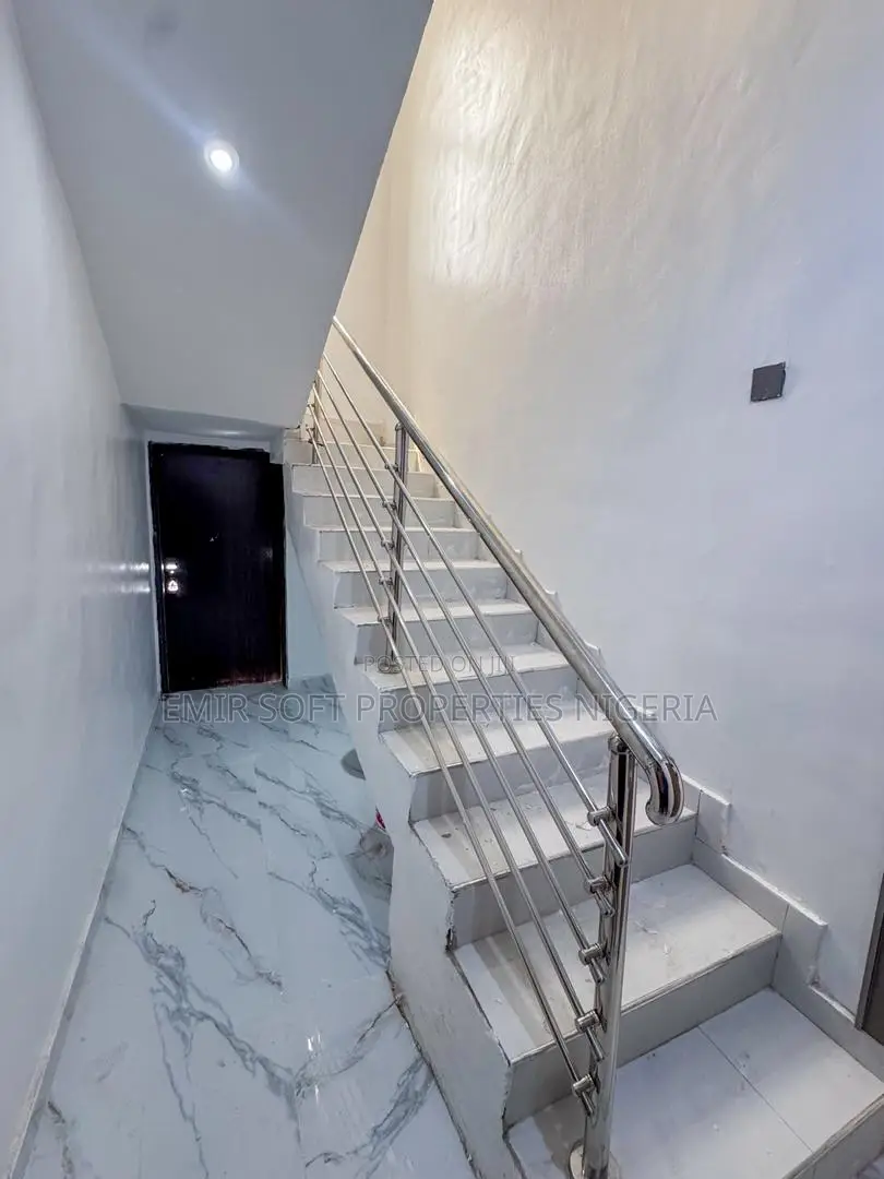 4bdrm Duplex in Zoe, Oluyole Estate for sale in Oluyole Estate