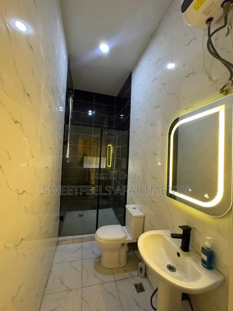 Lovely One Bedroom in Lekki Phase 1 With Ps5 in Lekki Phase 1