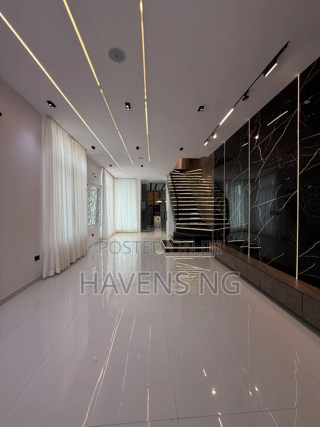 5bdrm Duplex in Ikota for sale in Ikota
