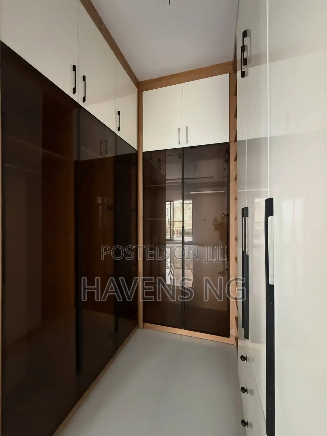 4bdrm Duplex in Ikota for sale in Ikota