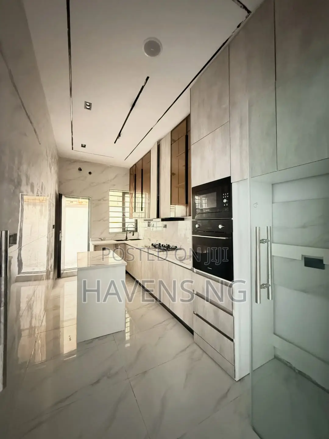 4bdrm Duplex in Ikota for sale in Ikota