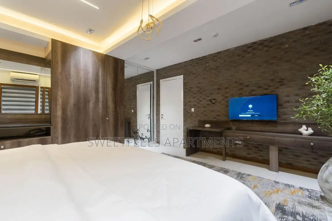 Luxurious One Bedroom Apartment, With a Cinema in Lekki Phase 1