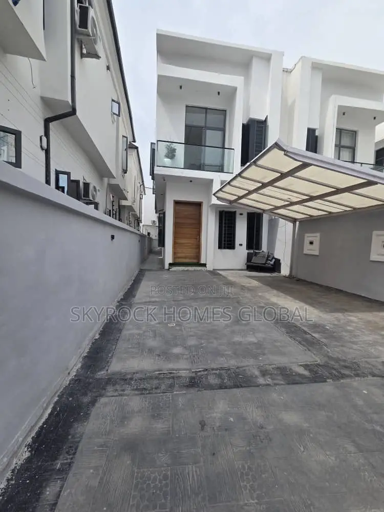 4bdrm Duplex in Chevron for rent in Chevron