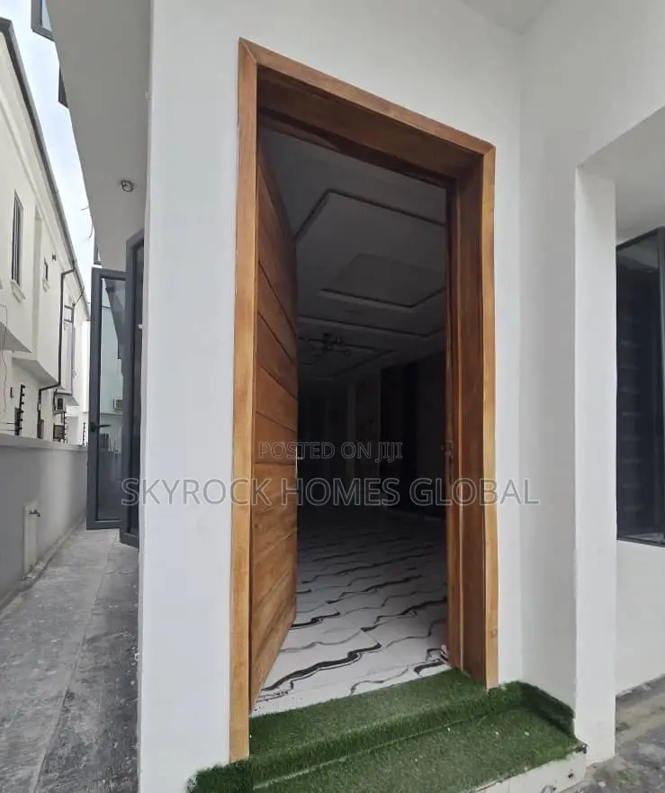 4bdrm Duplex in Chevron for rent in Chevron