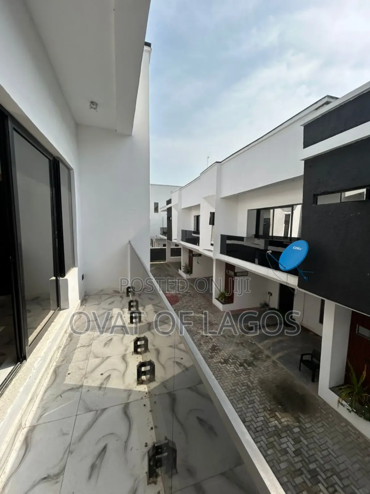 3bdrm Duplex in Ikota for sale in Ikota