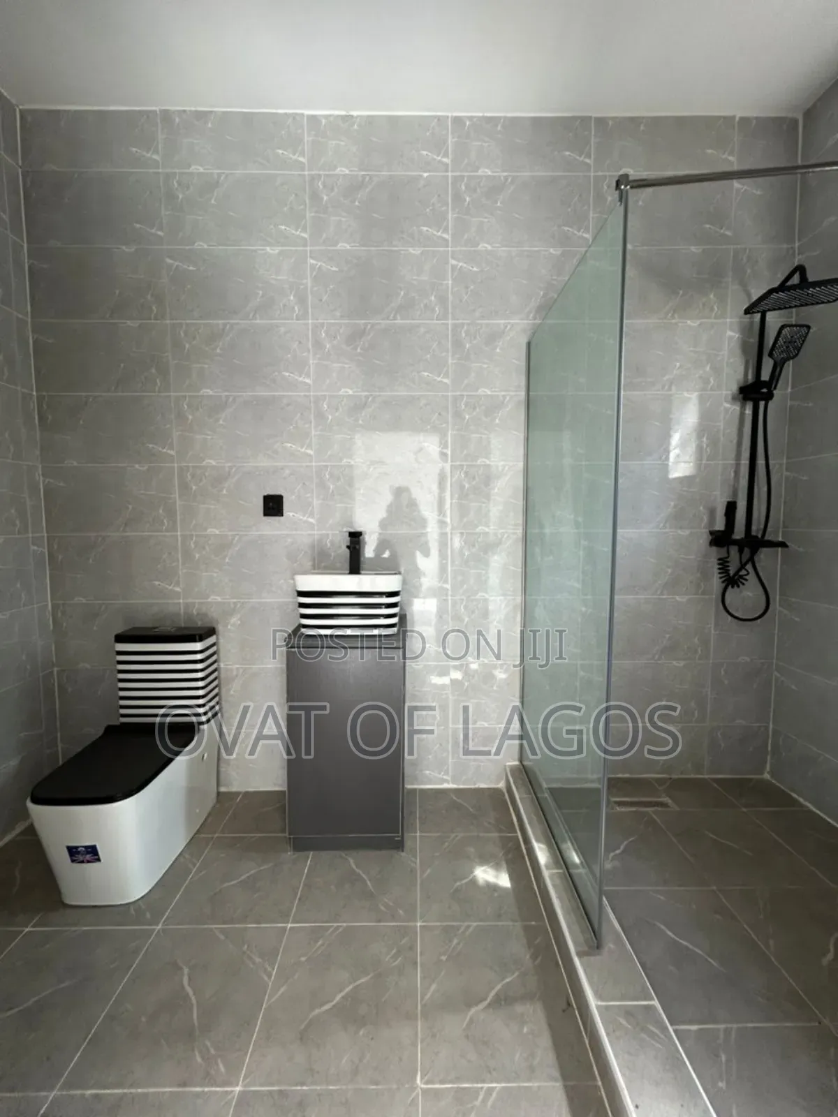 3bdrm Duplex in Ikota for sale in Ikota