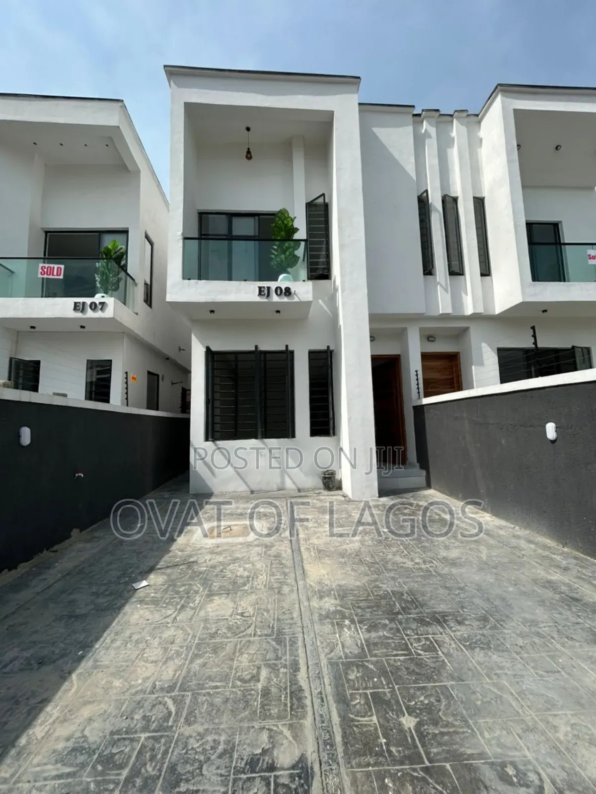 3bdrm Duplex in Ikota for sale in Ikota