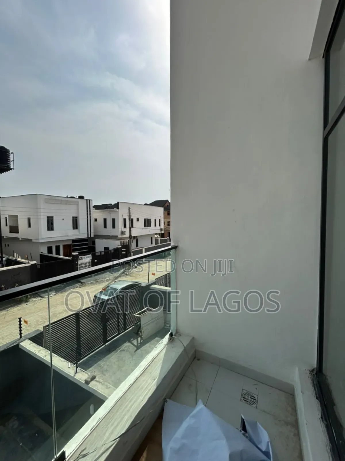 3bdrm Duplex in Ikota for sale in Ikota