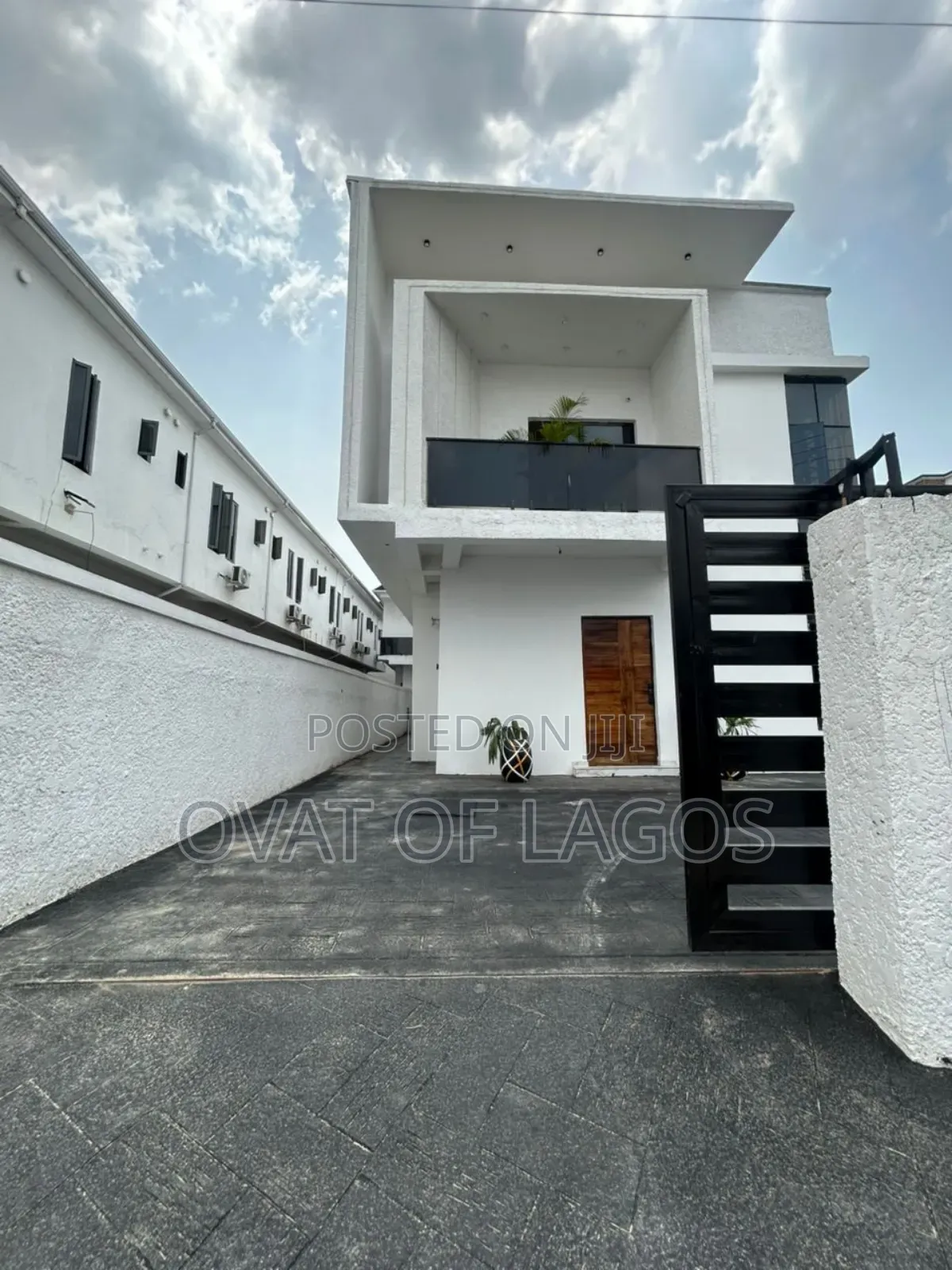 5bdrm Duplex in Ikota for sale in Ikota