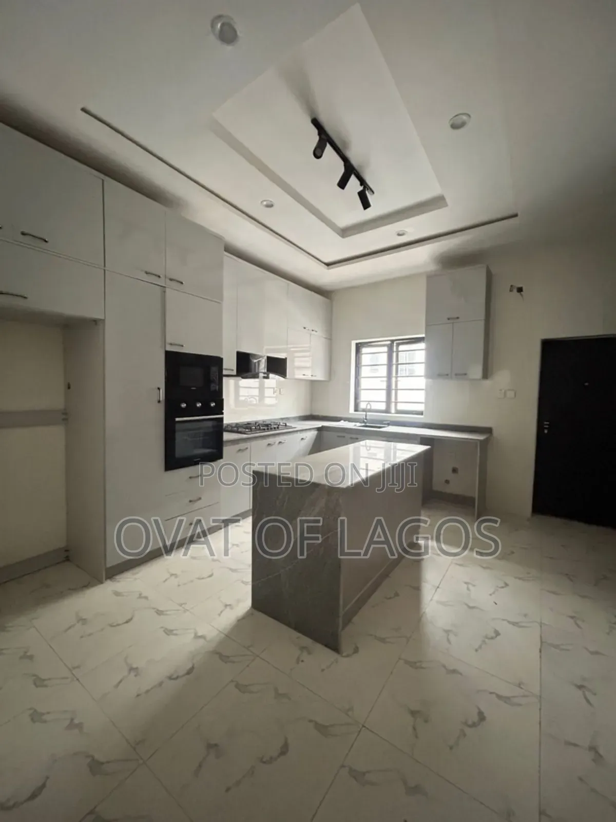 5bdrm Duplex in Ikota for sale in Ikota