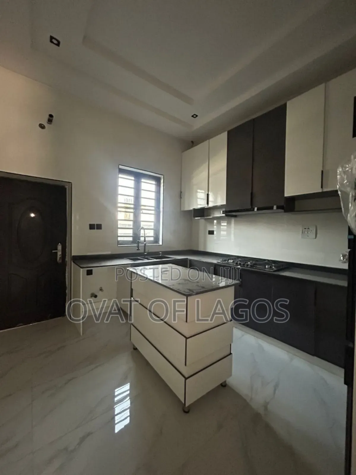 4bdrm Duplex in Ikota for sale in Ikota