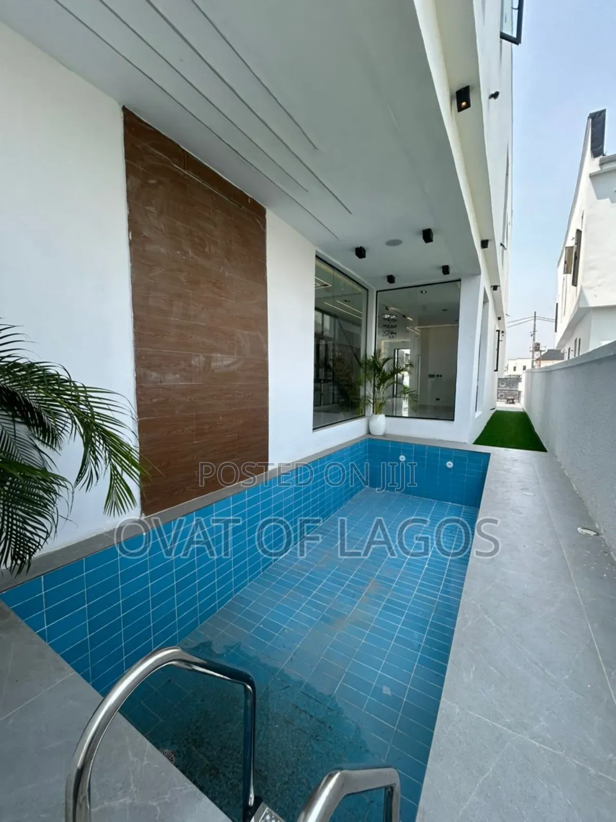 5bdrm Duplex in Ikota for sale in Ikota
