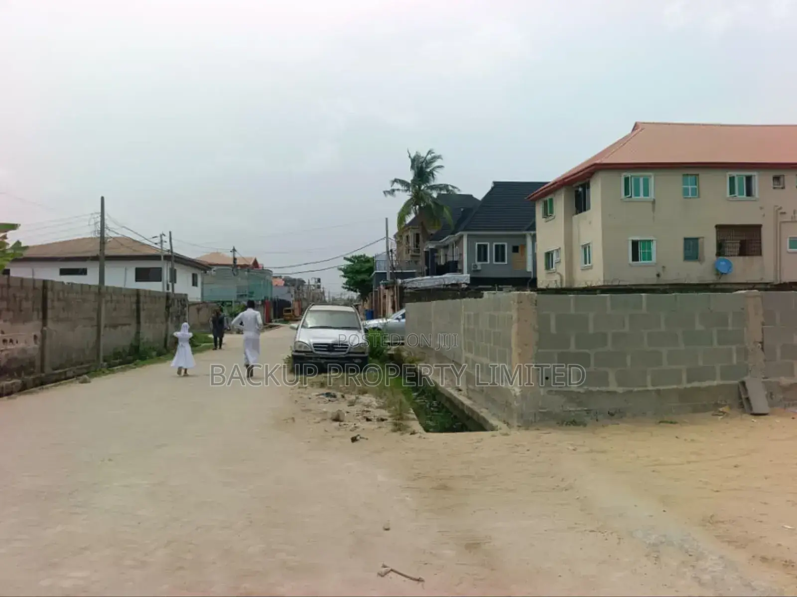 A Land Measuring 800sqm in a Good Location in Akoka