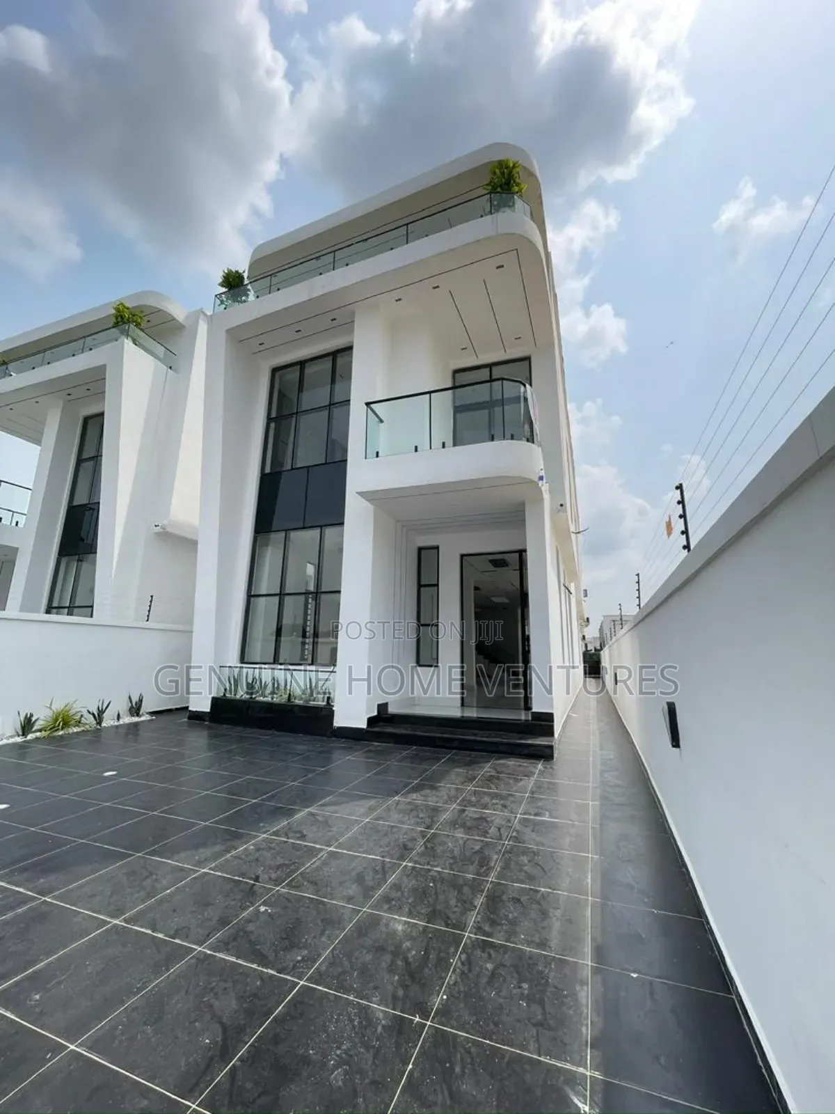 5bdrm Duplex in Orchid, Chevron for sale in Chevron