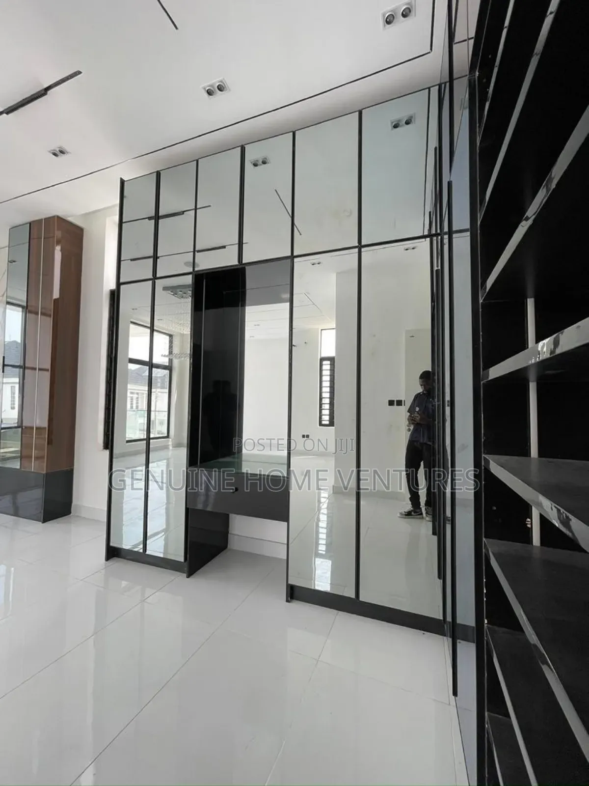 5bdrm Duplex in Orchid, Chevron for sale in Chevron