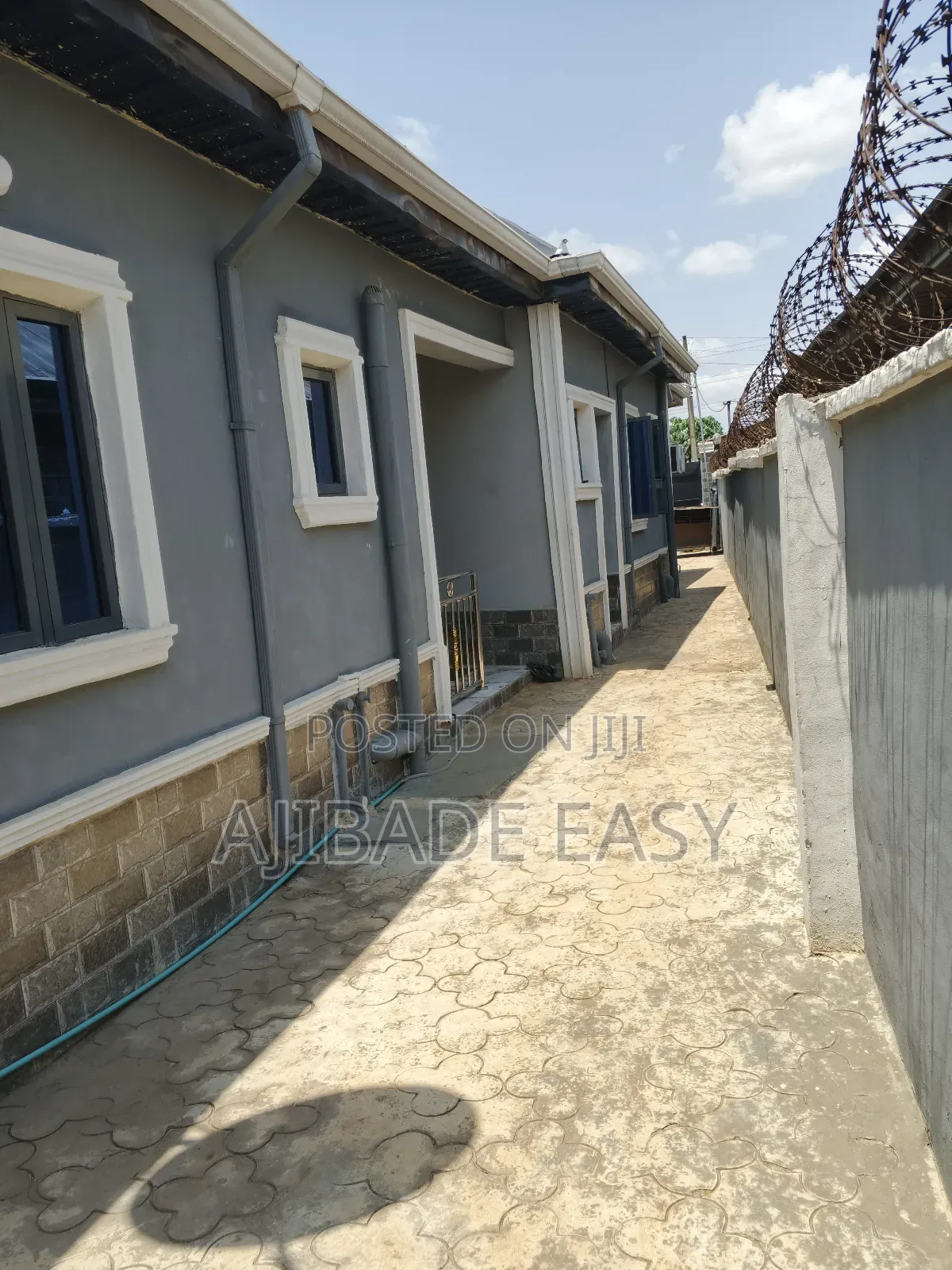 8bdrm Block of Flats in Ayobo for sale in Ayobo