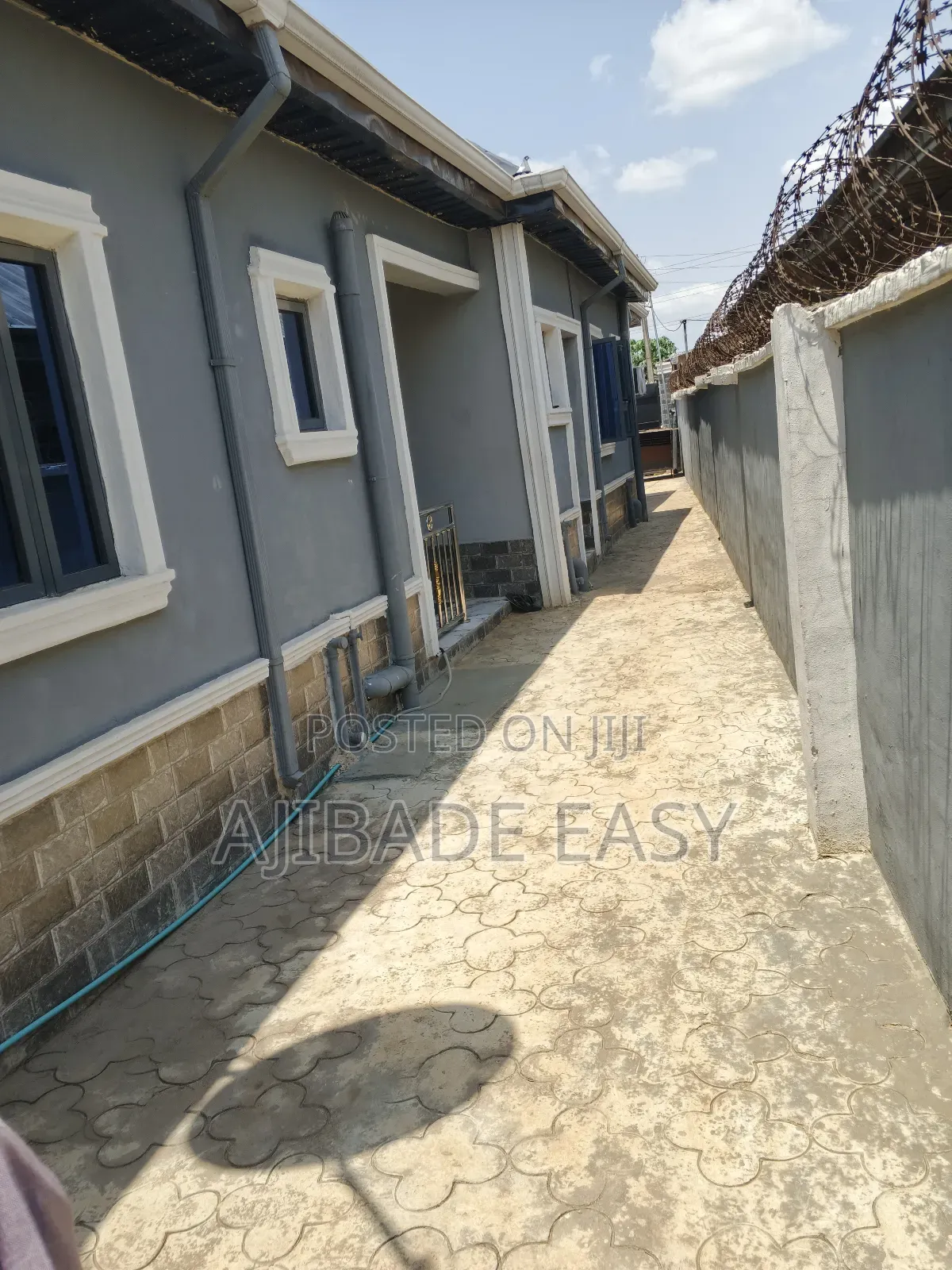 8bdrm Block of Flats in Ayobo for sale in Ayobo