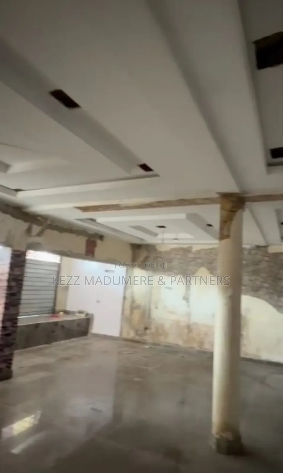 To Let / Lease : Massive Shop at Rumuokwuta/ Rumuola in Obio-Akpor