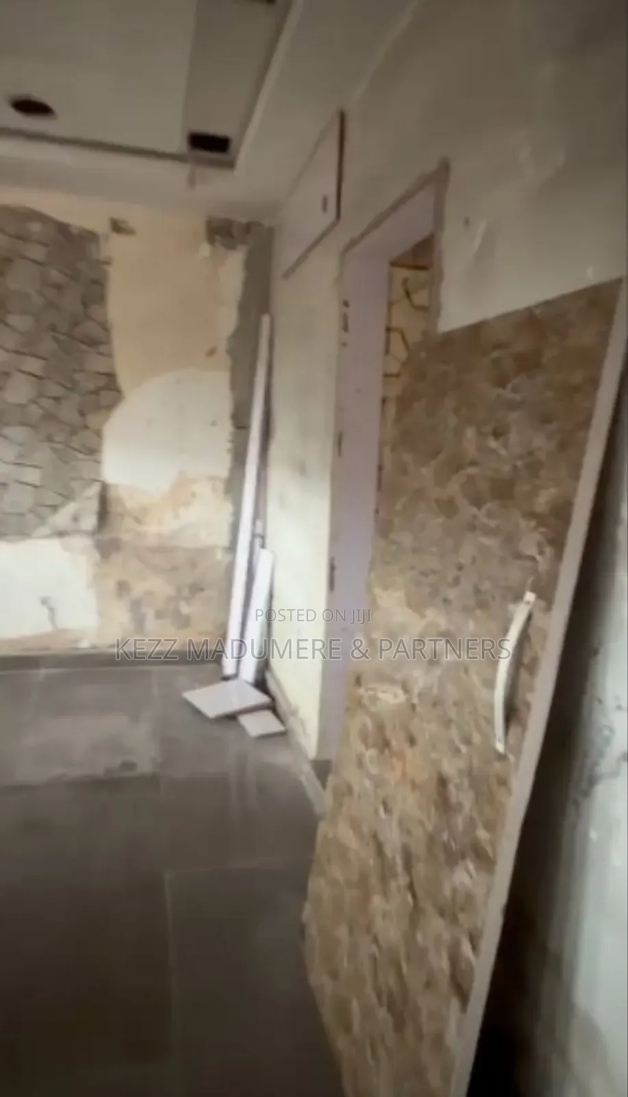 To Let / Lease : Massive Shop at Rumuokwuta/ Rumuola in Obio-Akpor