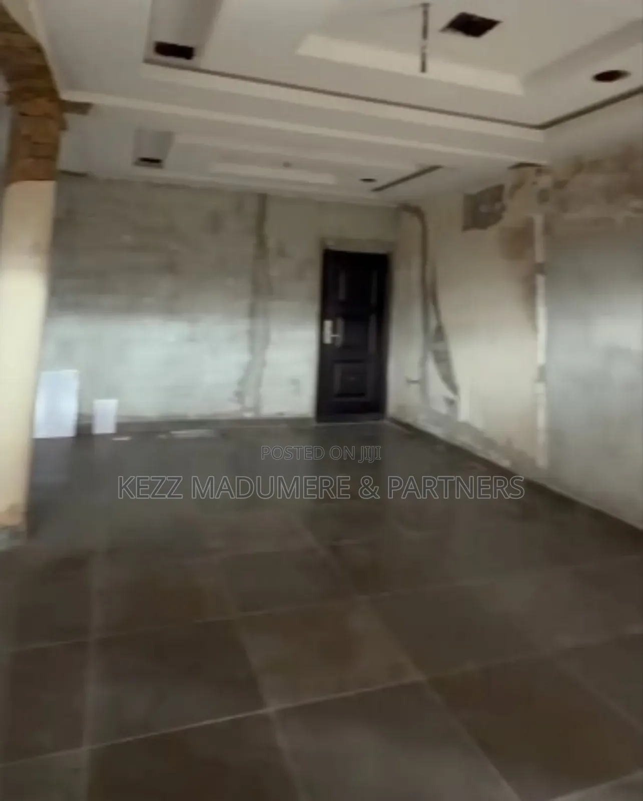 To Let / Lease : Massive Shop at Rumuokwuta/ Rumuola in Obio-Akpor