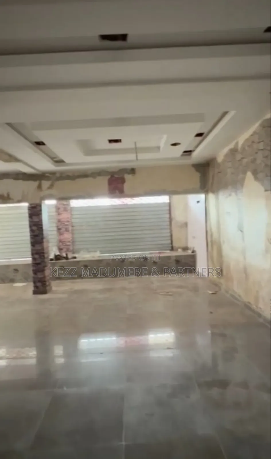 To Let / Lease : Massive Shop at Rumuokwuta/ Rumuola in Obio-Akpor