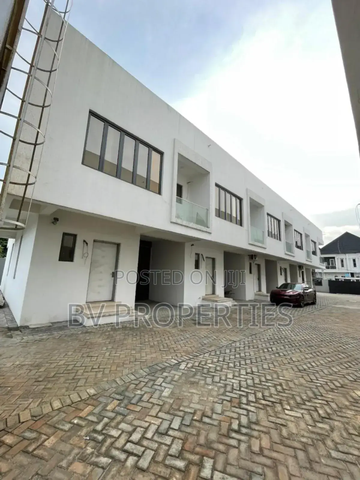 3bdrm Duplex in Chevron for sale in Chevron