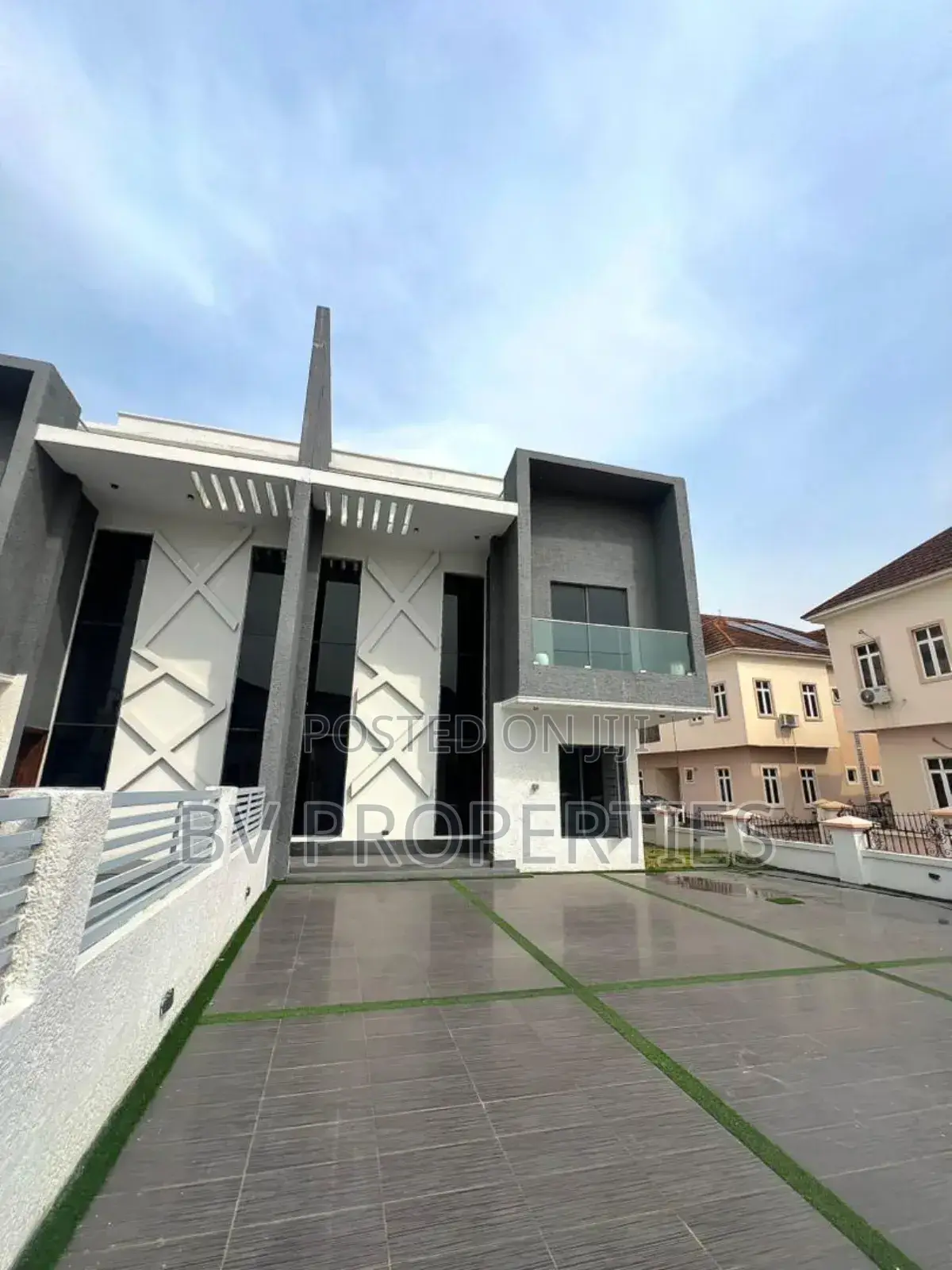5bdrm Mansion in Osapa london for sale in Osapa london