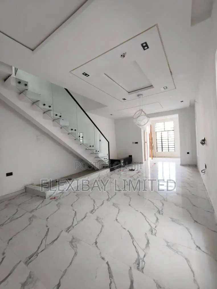4bdrm Duplex in Idado Estate for rent in Idado
