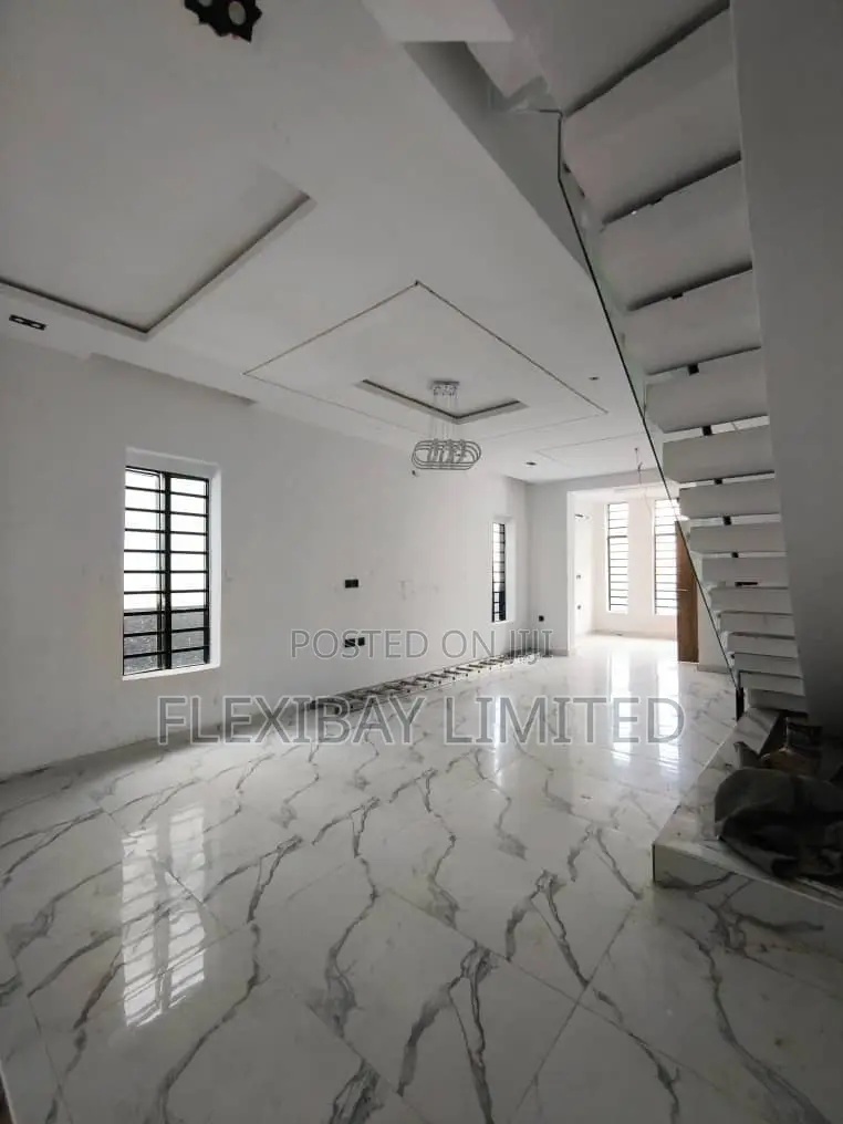 4bdrm Duplex in Idado Estate for rent in Idado