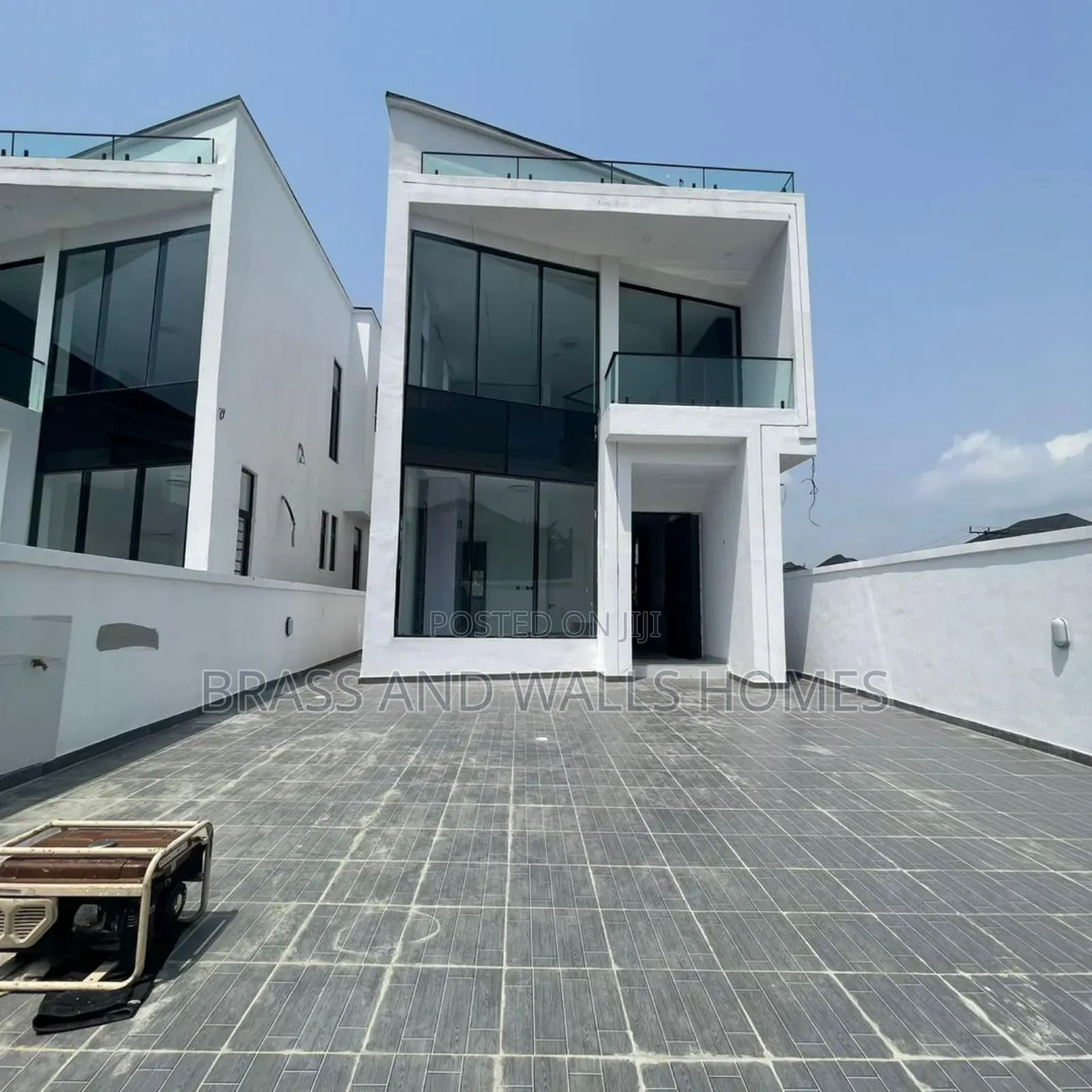 Furnished 5bdrm Duplex in Chevron for sale in Chevron