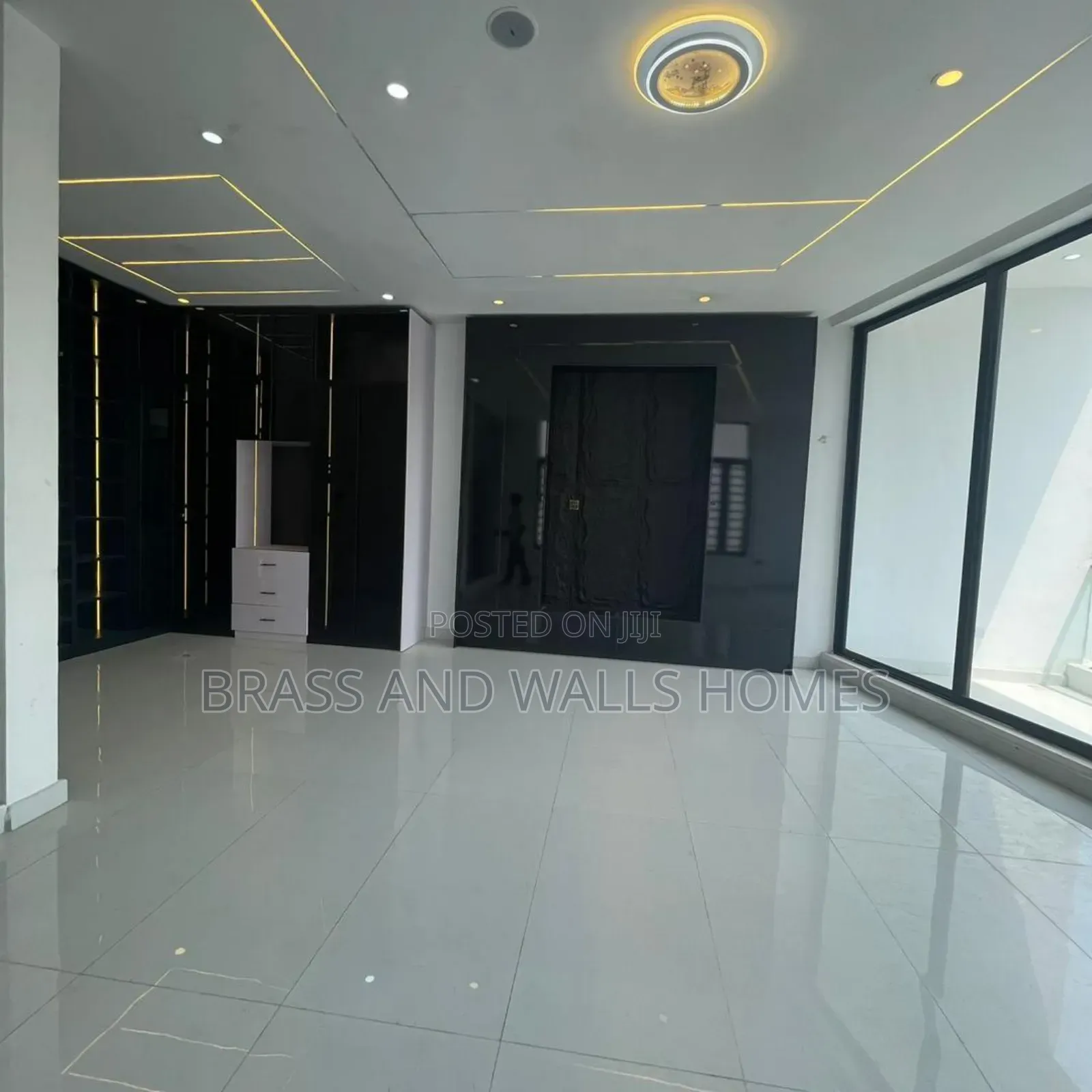 Furnished 5bdrm Duplex in Chevron for sale in Chevron