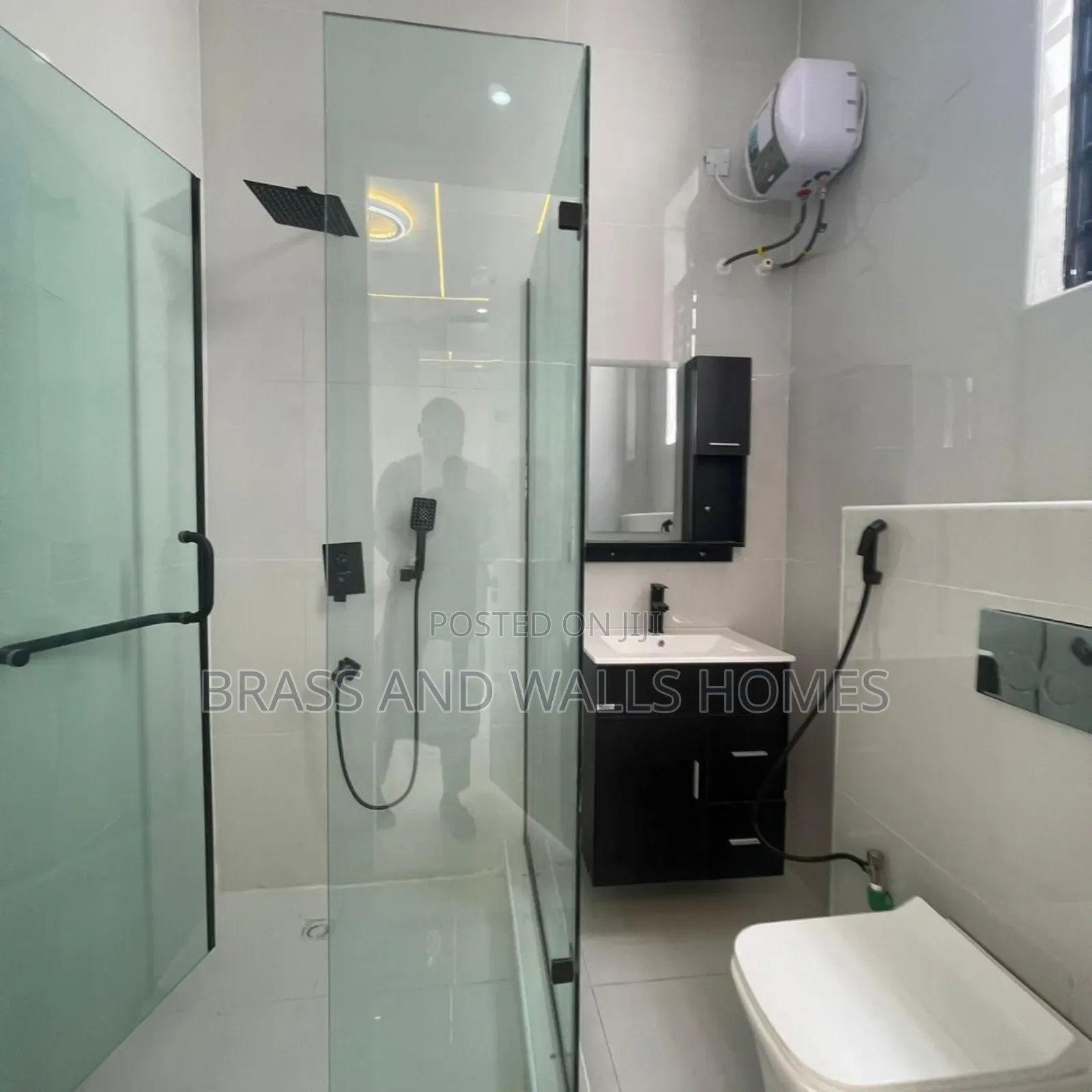 Furnished 5bdrm Duplex in Chevron for sale in Chevron