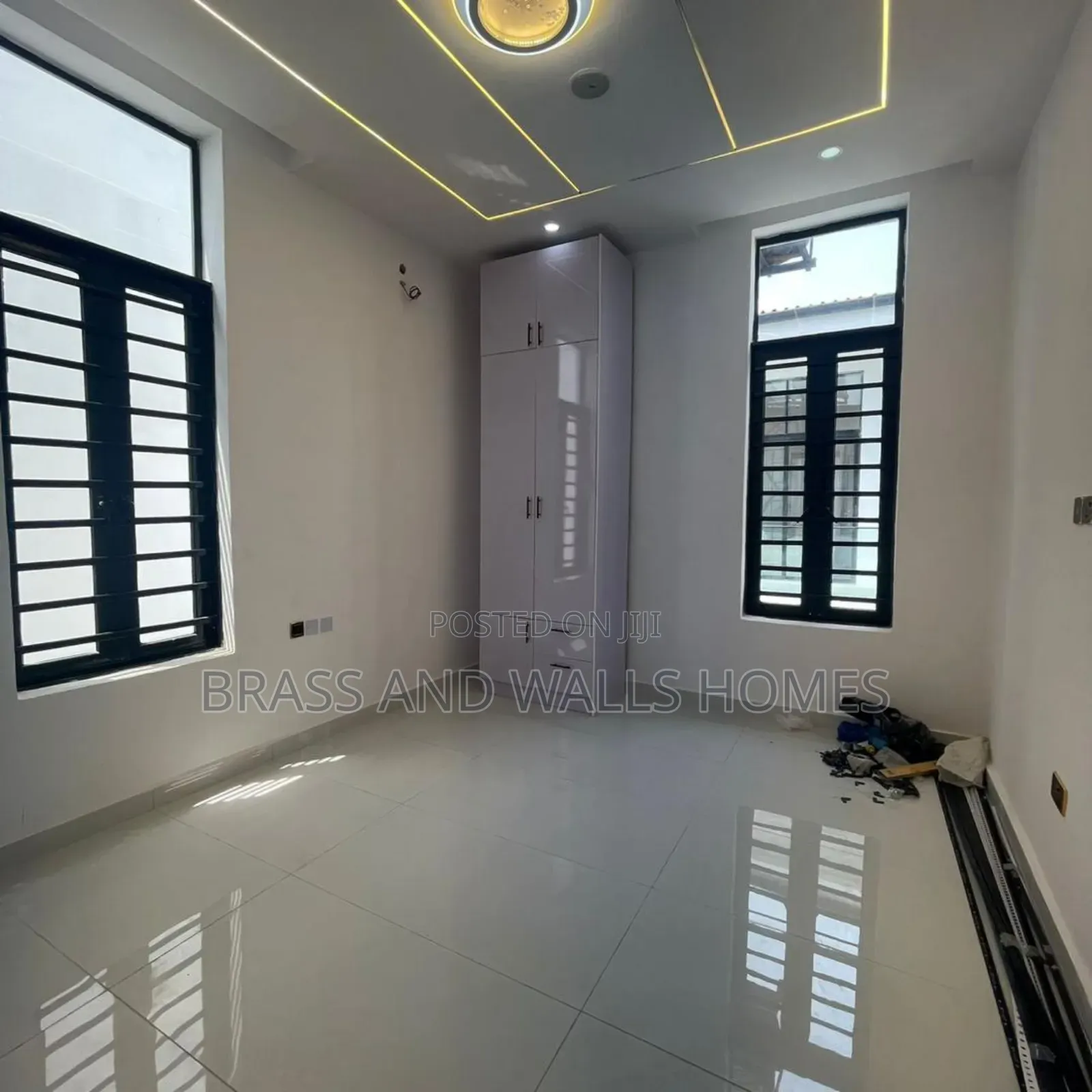 Furnished 5bdrm Duplex in Chevron for sale in Chevron