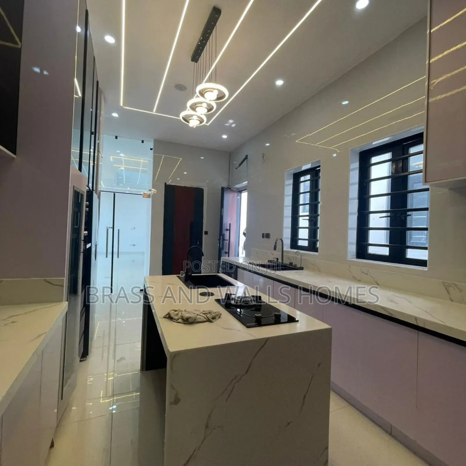 Furnished 5bdrm Duplex in Chevron for sale in Chevron