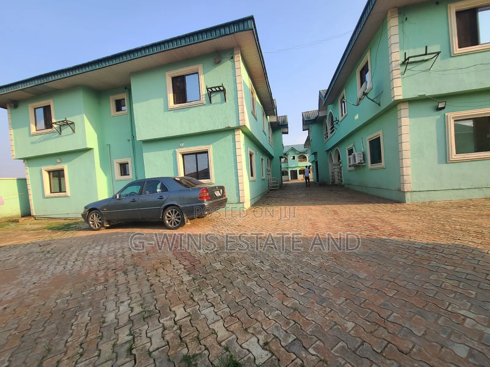 3bdrm Block of Flats in Ekenwan Road Benin for sale in Benin City