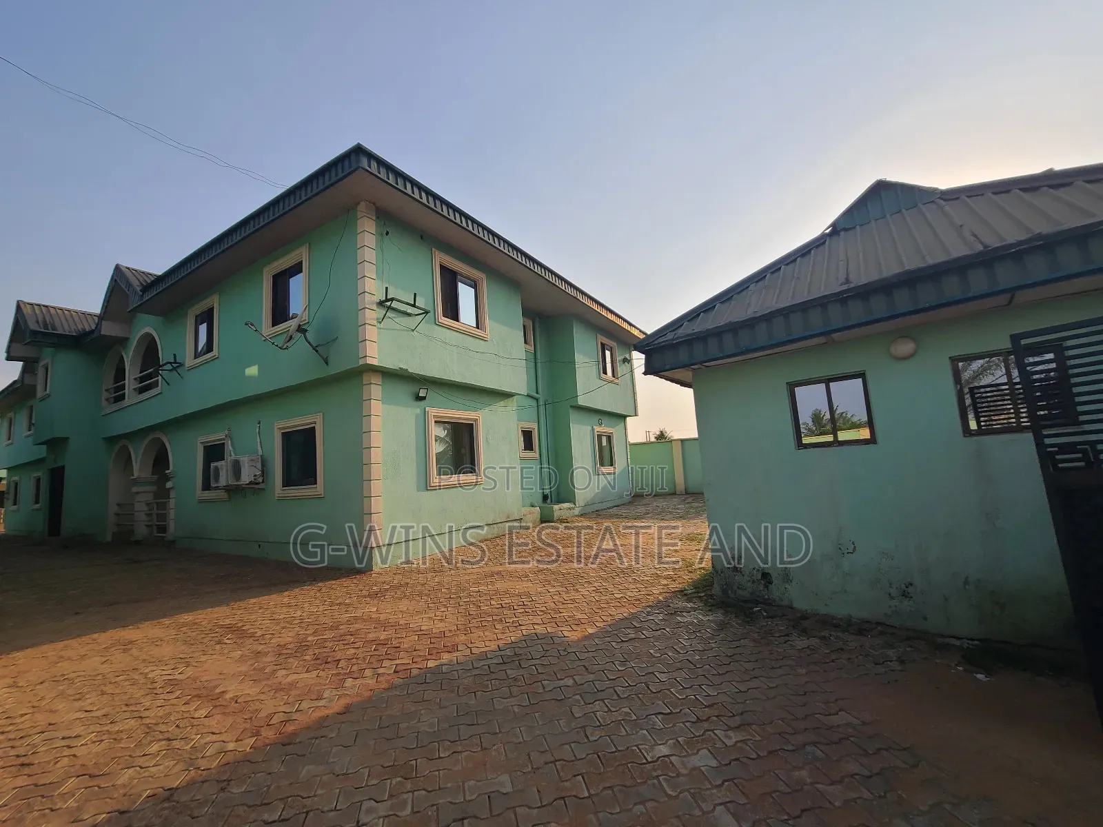 3bdrm Block of Flats in Ekenwan Road Benin for sale in Benin City