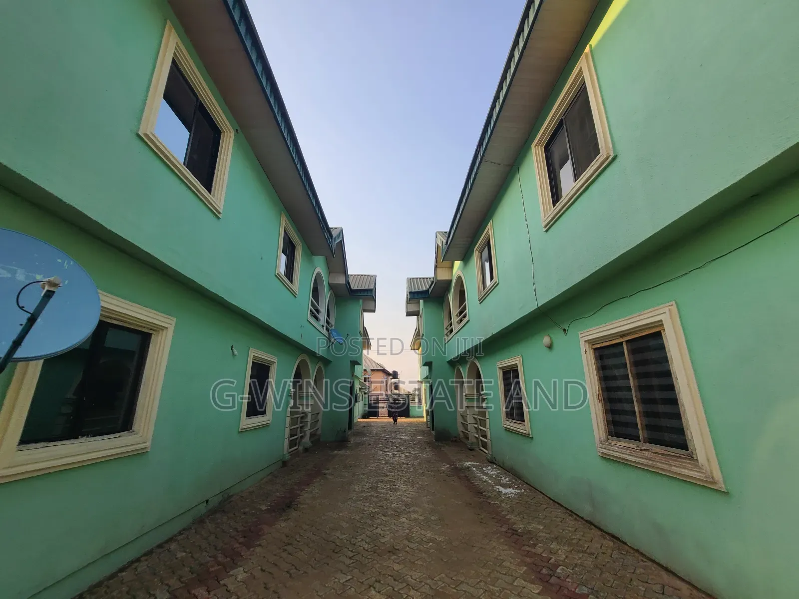 3bdrm Block of Flats in Ekenwan Road Benin for sale in Benin City