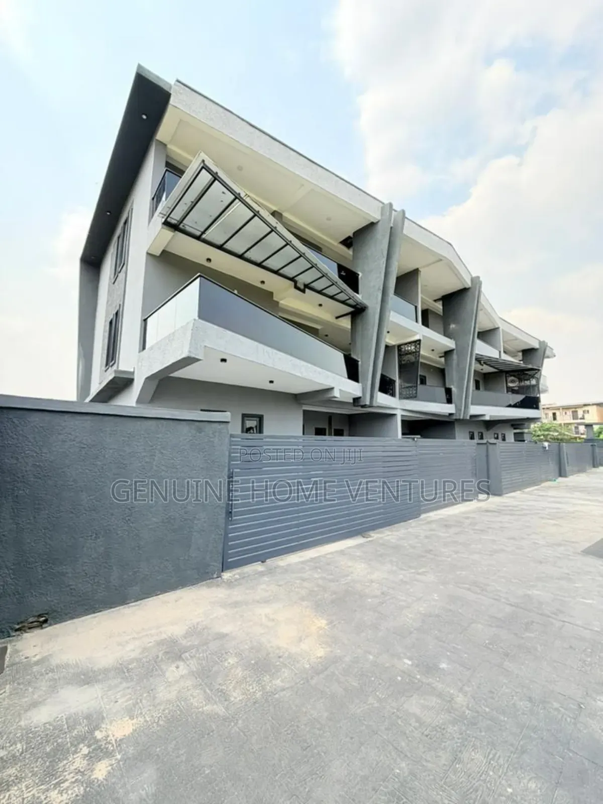 4bdrm Duplex in Surulere for sale in Surulere
