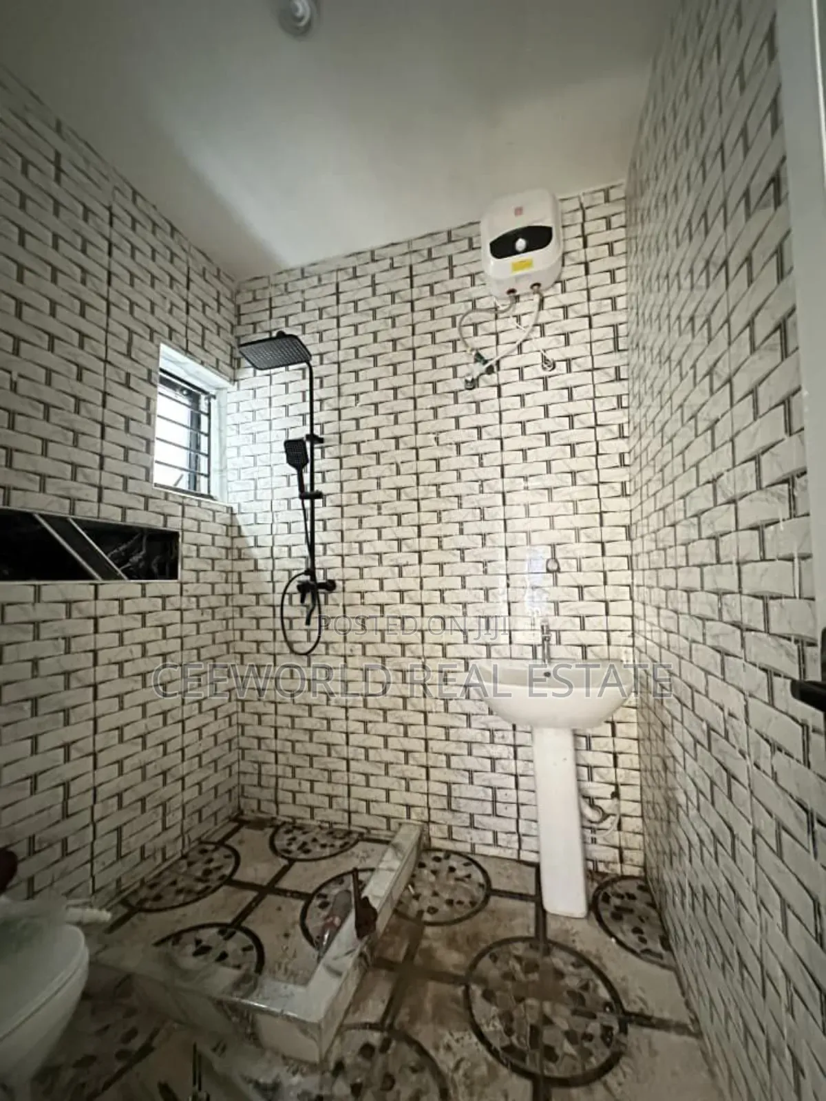 3bdrm Bungalow in Behind Foodco for sale in Ologuneru