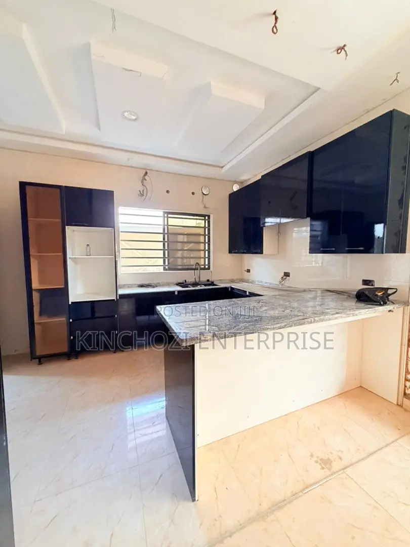4bdrm Duplex in Maryland, Mende for sale in Mende