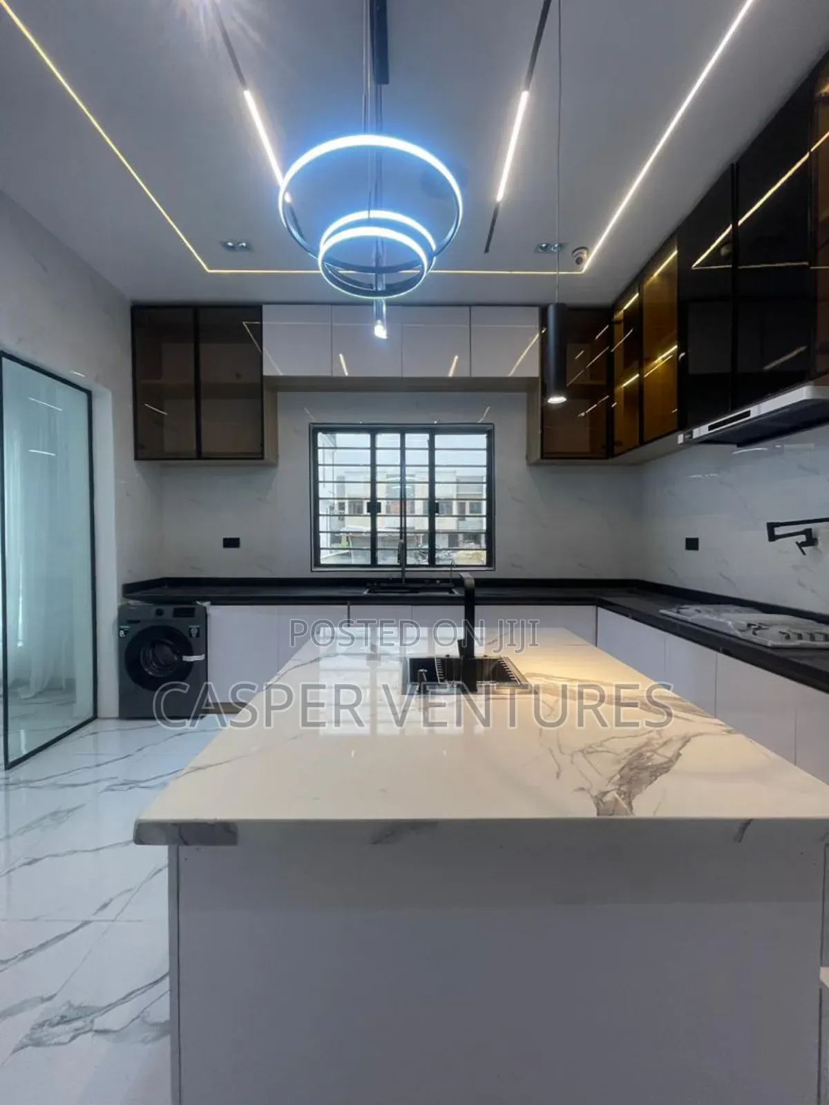 5bdrm Duplex in Chevron for sale in Chevron