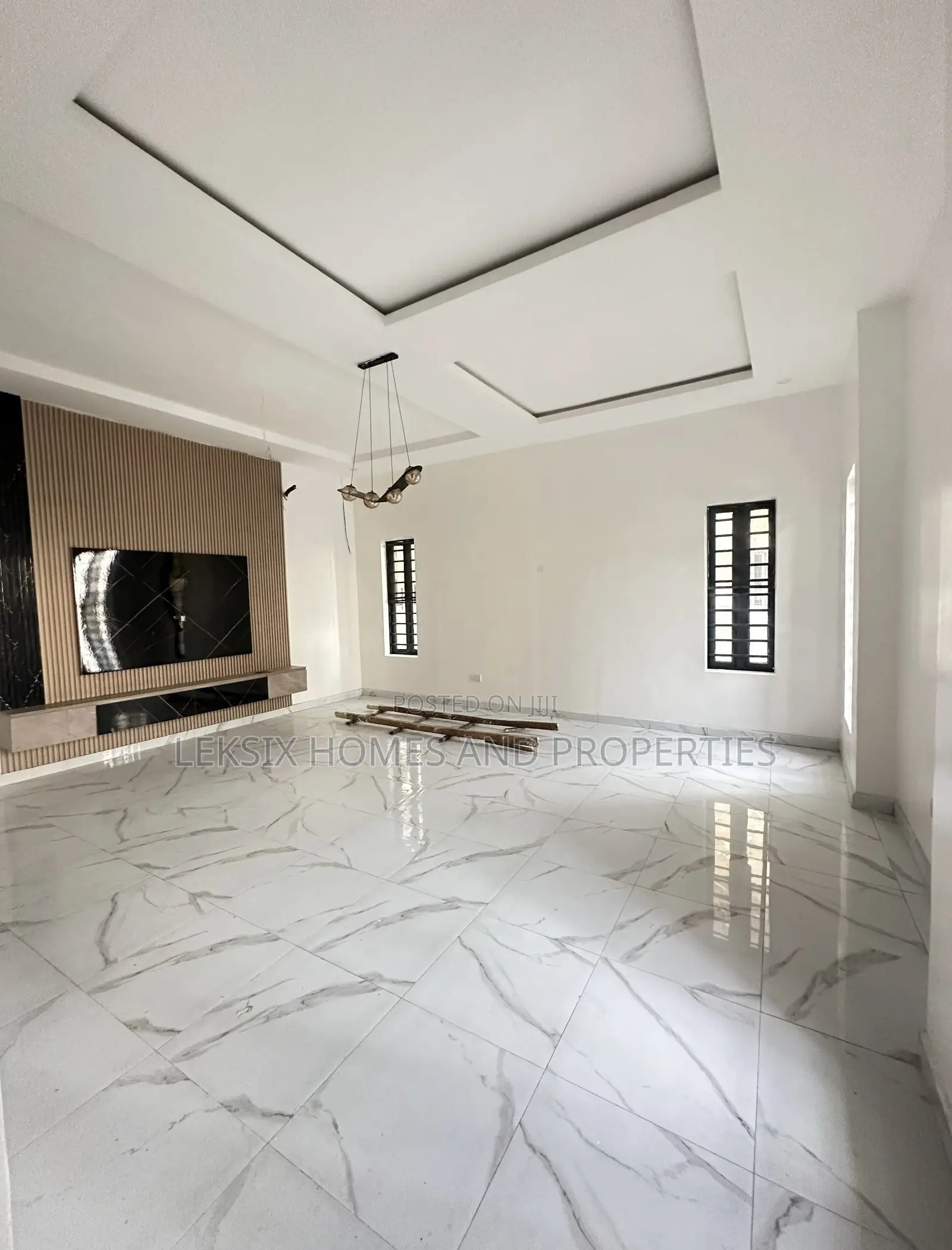 5bdrm Duplex in A Well Secured, Chevron for sale in Chevron