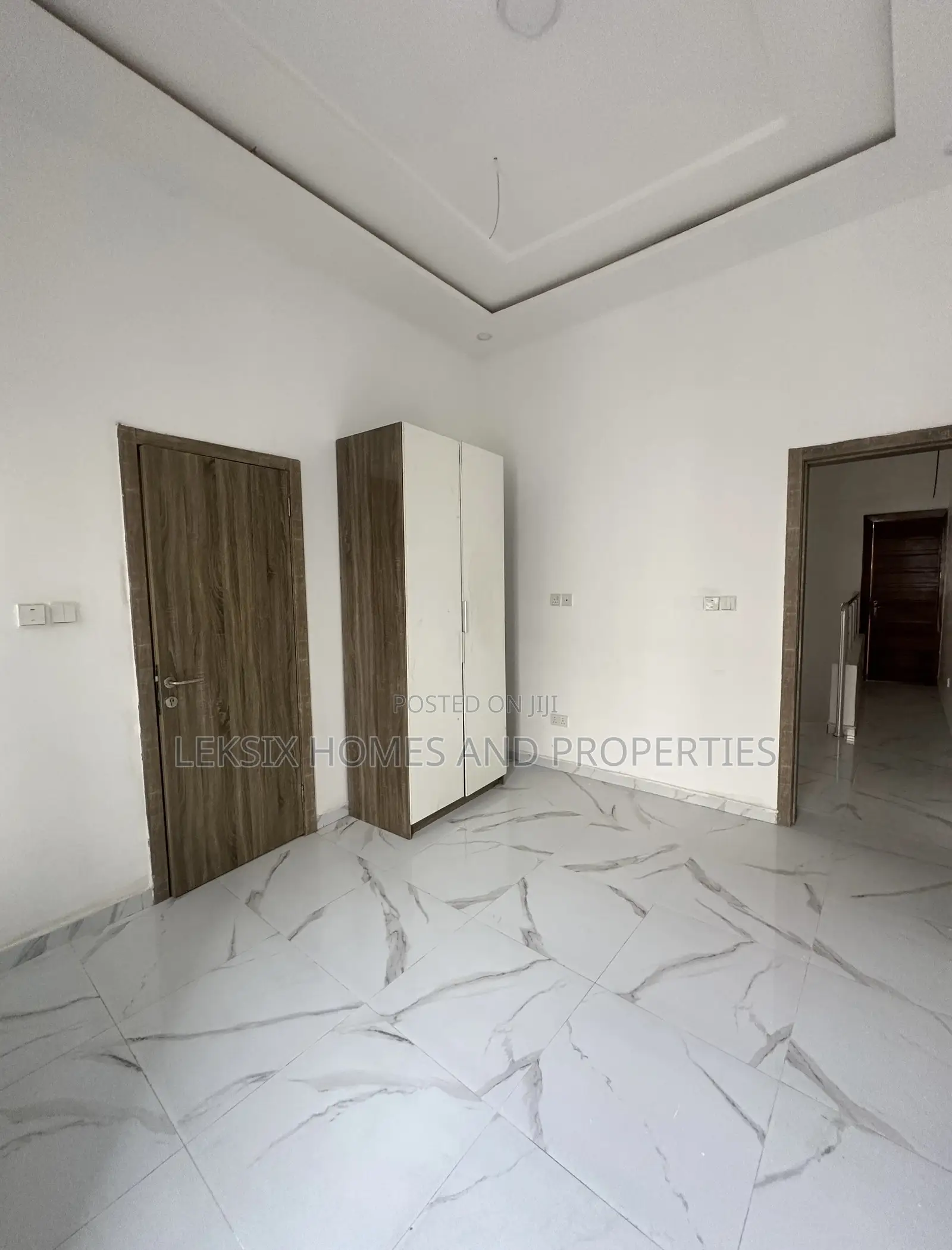 5bdrm Duplex in A Well Secured, Chevron for sale in Chevron